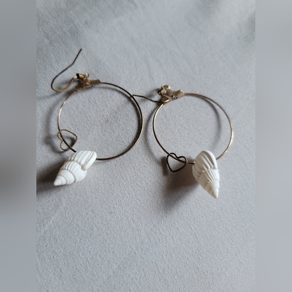 Shell earrings - Picture 1 of 2